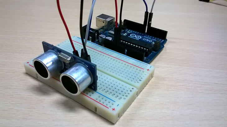 Sơ đồ mạch test cảm biến siêu âm SRF05 và Arduino thực tế.